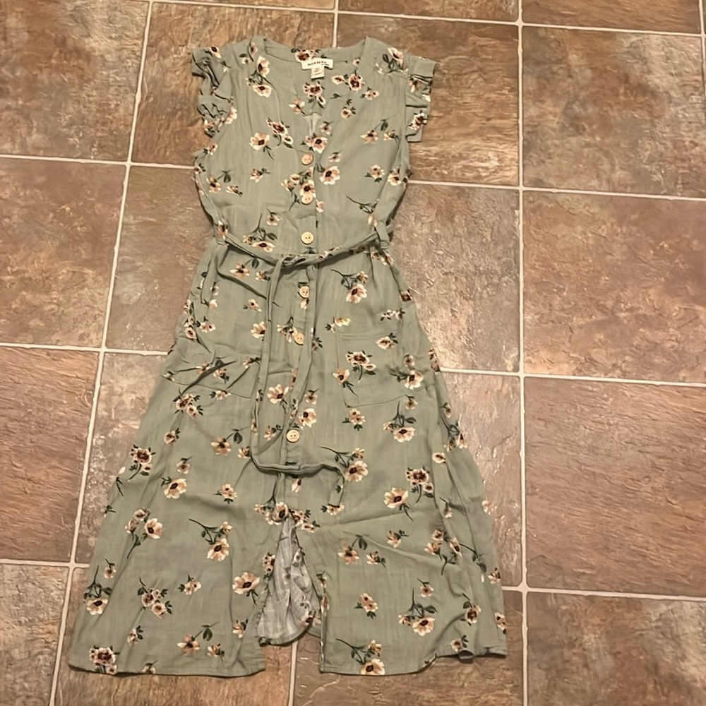 Adorable pale green dress